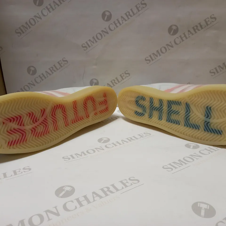 ADIDAS ORIGINALS SUPERSTAR FUTURESHE SHOES SIZE 11 AND HALF 