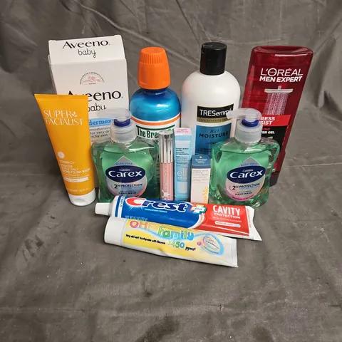 APPROXIMATELY 20 ASSORTED HEALTH & BEAUTY PRODUCTS TO INCLUDE - AVEENO BABY MOISTURISING WASH - MAC LIPGLOSS - ELF THIRST BURST DROPS - ETC