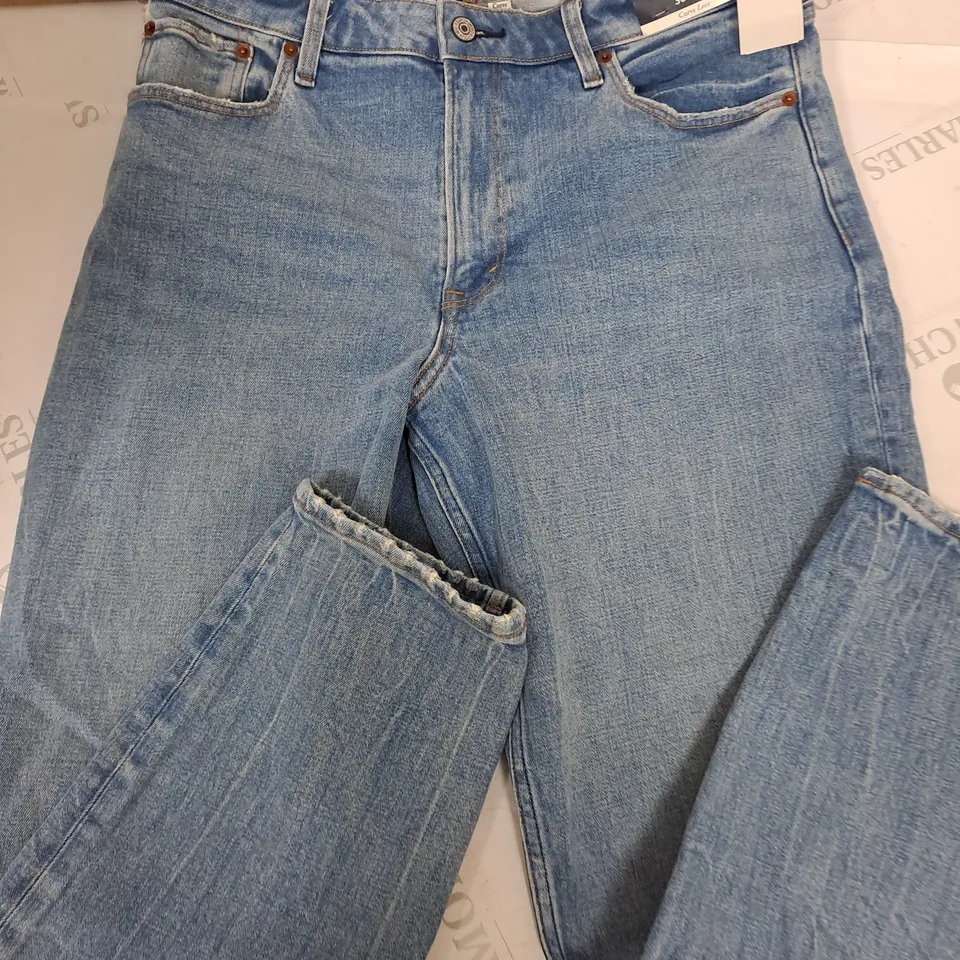 ABERCROMBIE & FITCH HIGH RISE MOM JEANS - 30 10S