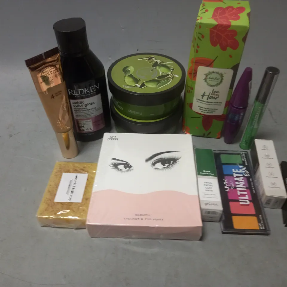 20 ASSORTED BEAUTY PRODUCTS TO INCLUDE REDKEN CONDITIONER, PREMIUM HERBAL HAIR OIL, MAGNETIC EYELINER & EYELASHES, NYX SHADOW PALETTE, MAC LIPSTICK, CHARLOTTE'S FOUNDATION