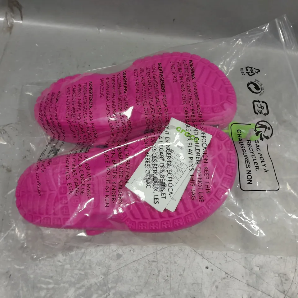 BAGGED PAIR OF CROCS CLASSIC CLOG PINK CRUSH UK M6/W7