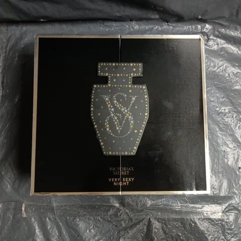 VICTORIA'S SECRET VERY SEXY NIGHT 5-PIECE BEAUTY SET