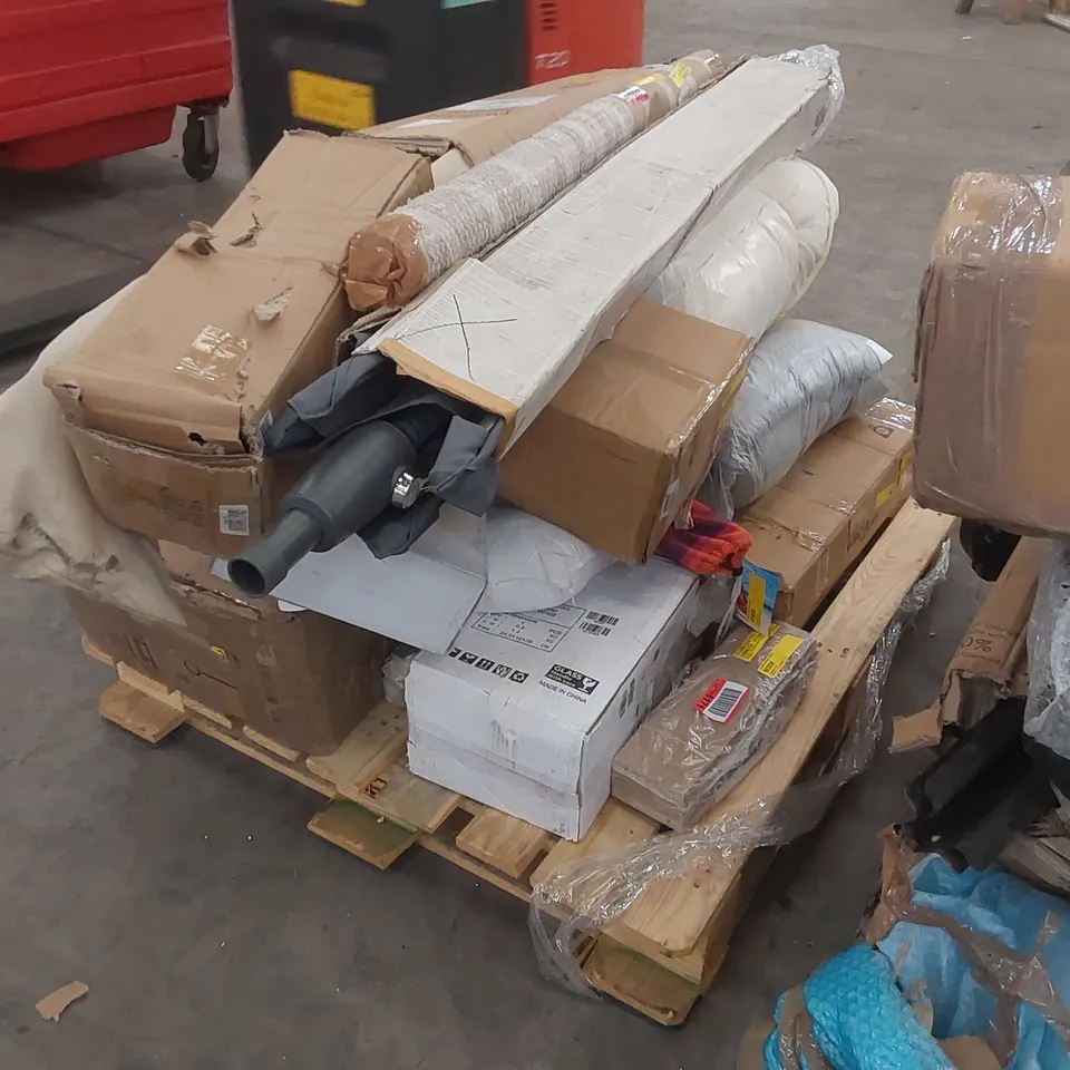 PALLET OF ASSORTED FURNITURE PARTS 