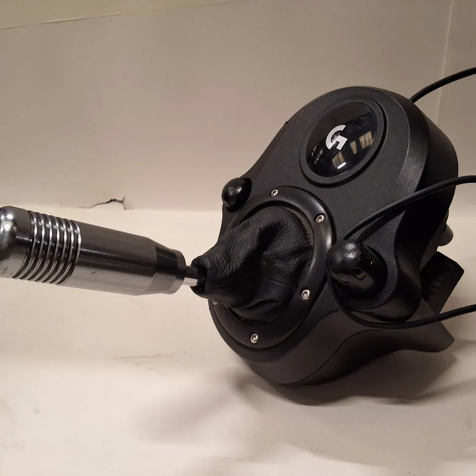 LOGITECH G920 DRIVING FORCE RACING WHEEL WITH PEDALS (XBOX ONE/PC)