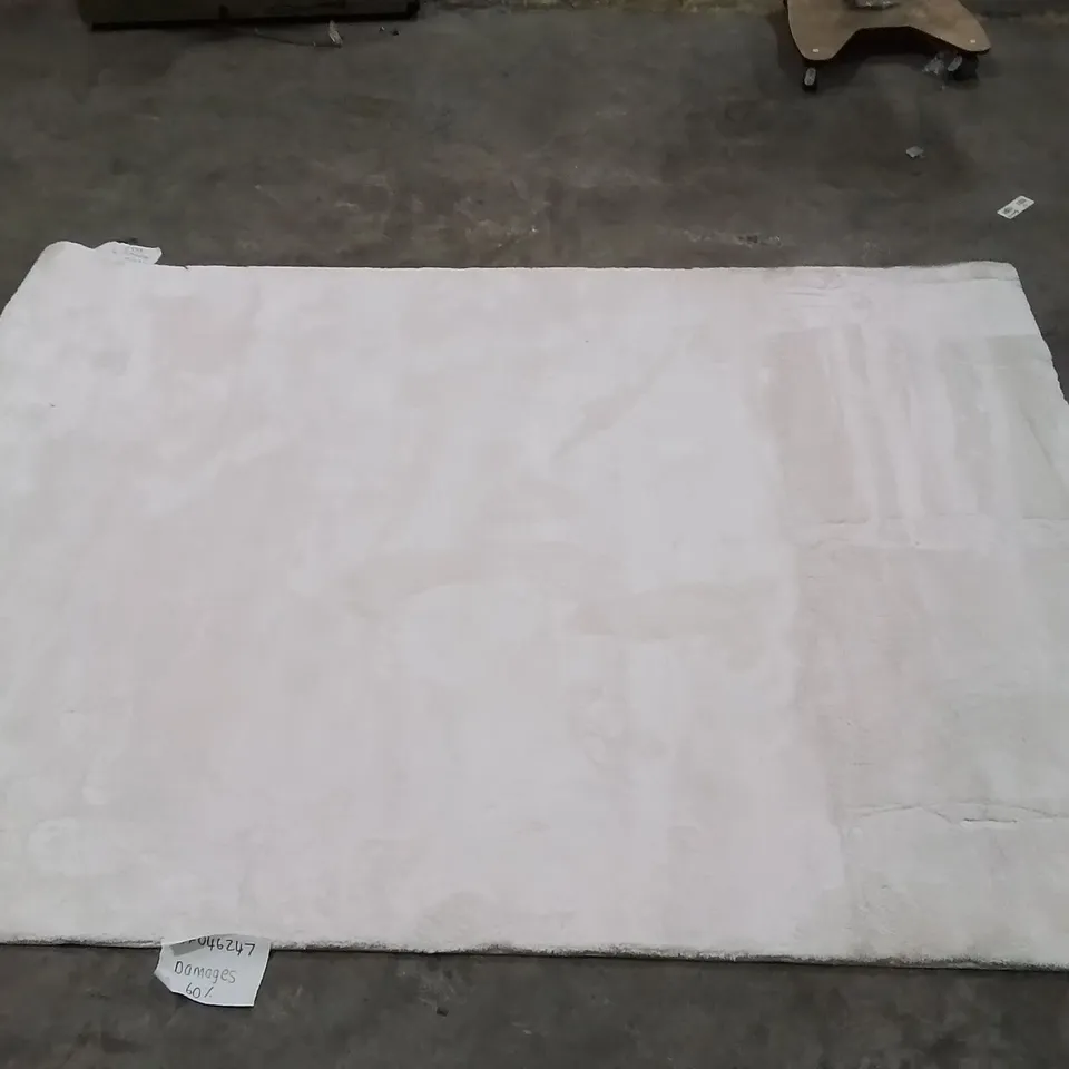 QUALITY DESIGNER AREA RUG - APPROXIMATELY 230X160CM