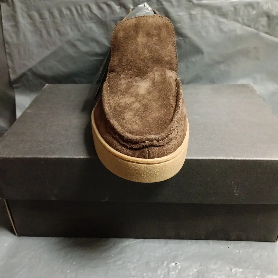 BOXED PAIR OF MASSIMO DUTTI SHOES IN BROWN SIZE UK 7
