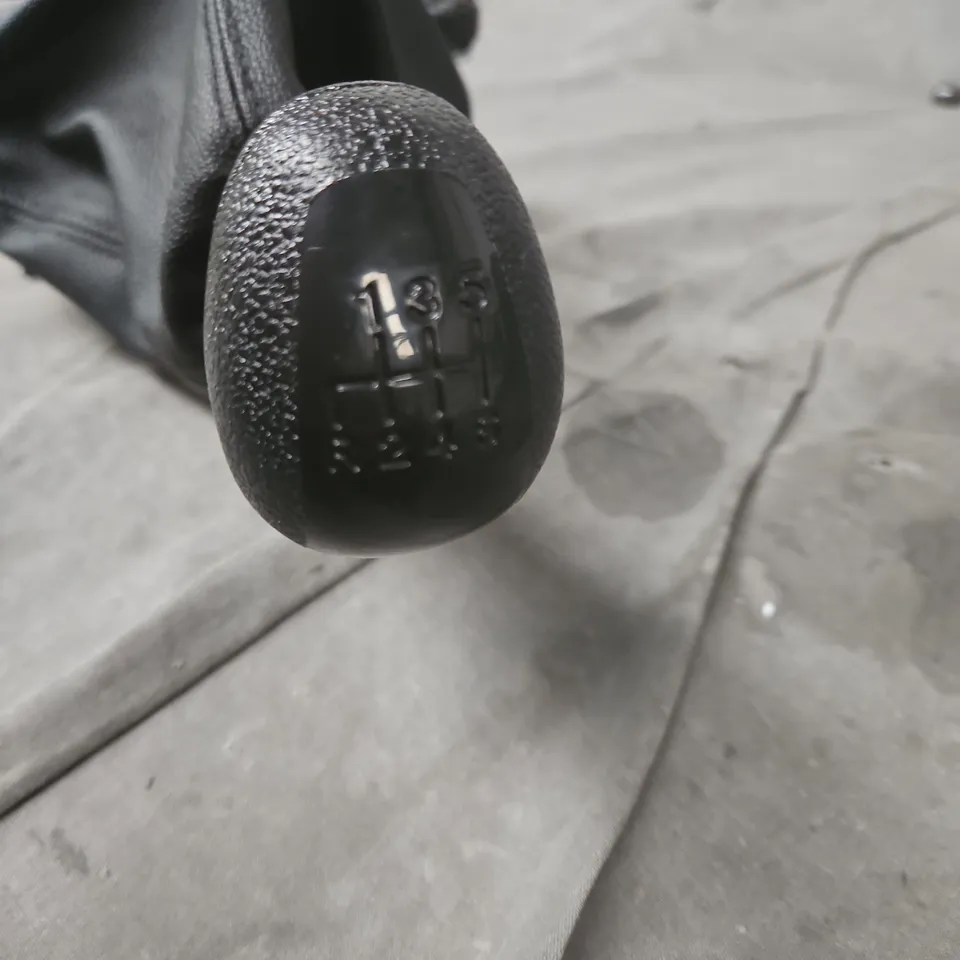 Manual gear shift lever with gaiter (5-speed) – Vehicle Part 