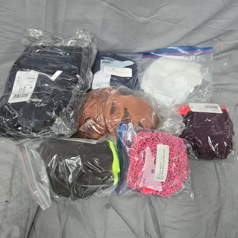 APPROXIMATELY 20 ASSORTED CLOTHING ITEMS IN VARIOUS COLOURS, SIZES, AND STYLES TO INCLUDE BRANDS SUCH AS BODYWRAP ROSCH, LINGADORE BEACH, SUSA, ETC