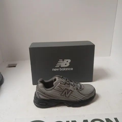 NEW BALANCE SNEAKERS – GREY, MEN'S FOOTWEAR - UK 5