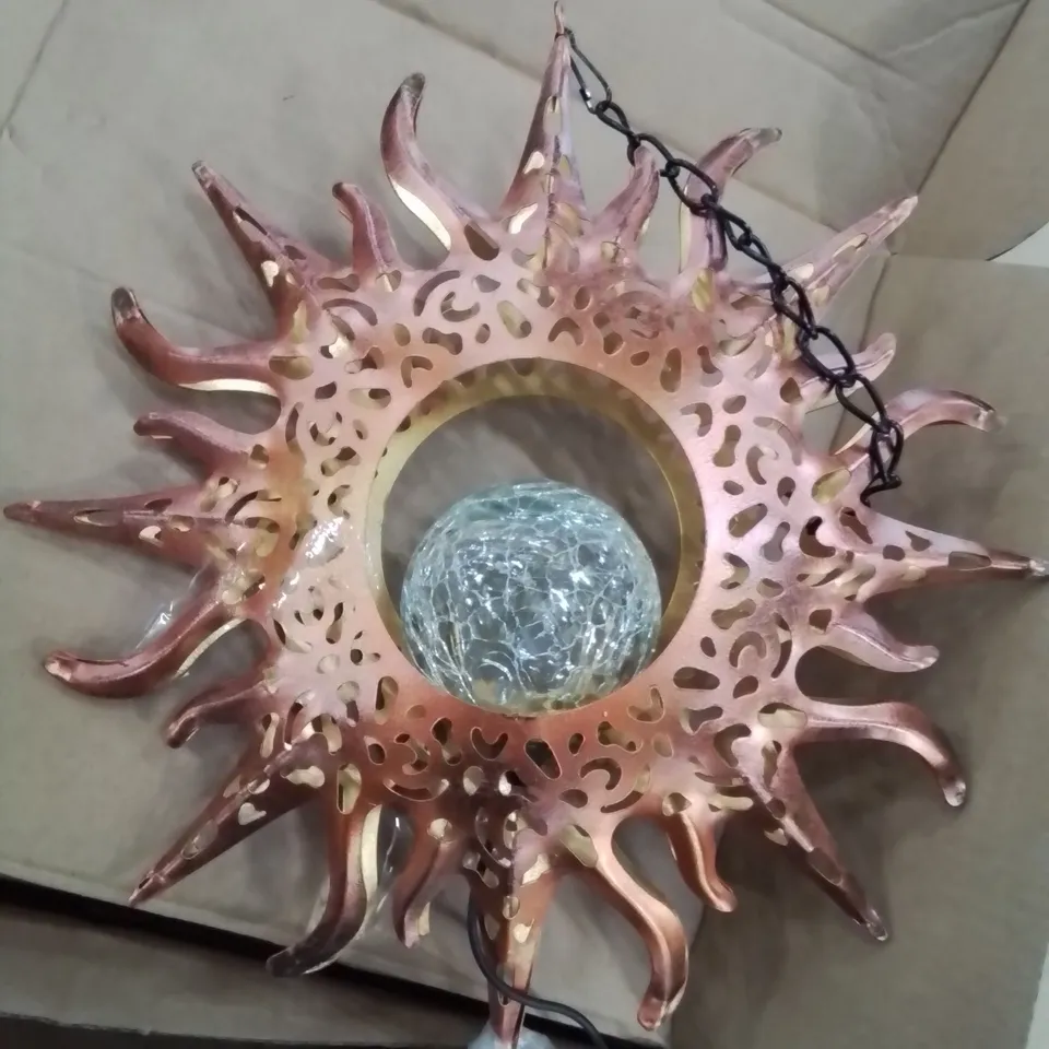 BOXED SOLAR POWERED SUN WITH CHIMES