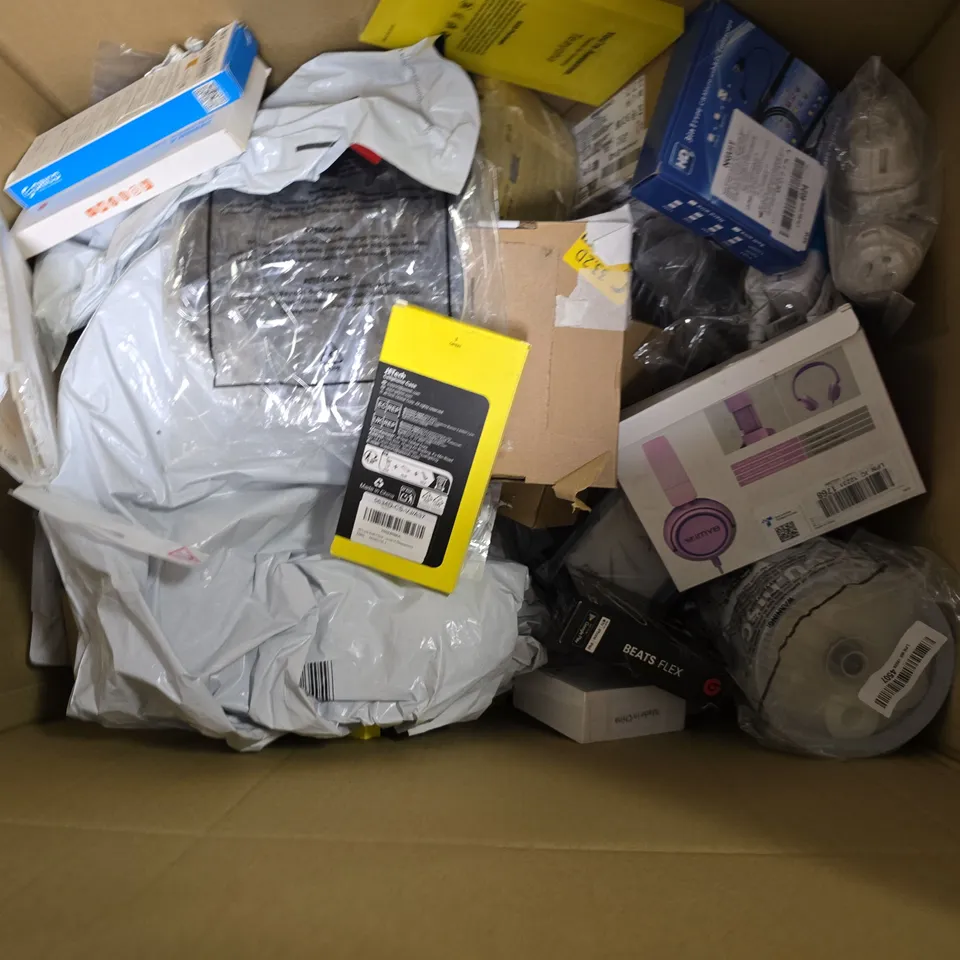BOX OF APPROXIMATELY 20 ASSORTED BROKEN ITEMS TO INCLUDE - JUICE XXL CABLE  , PORTABLE MICROSCOPE ETC