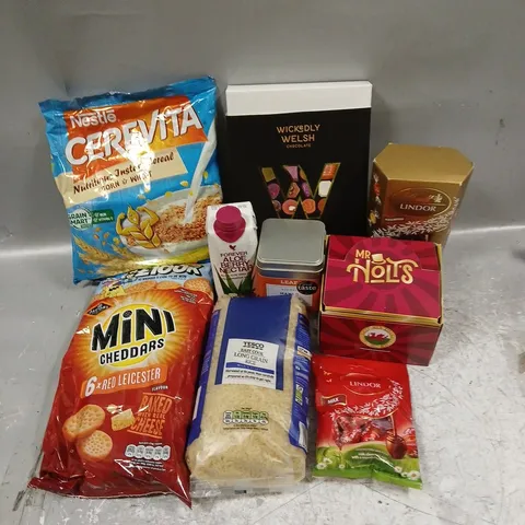 APPROXIMATELY 10 ASSORTED FOOD ITEMS TO INCLUDE - WICKEDLY WELSH CHOCOLATE - LNDT CHOCOLATE - MINI CHEDDERS RED LEICESTER - ETC