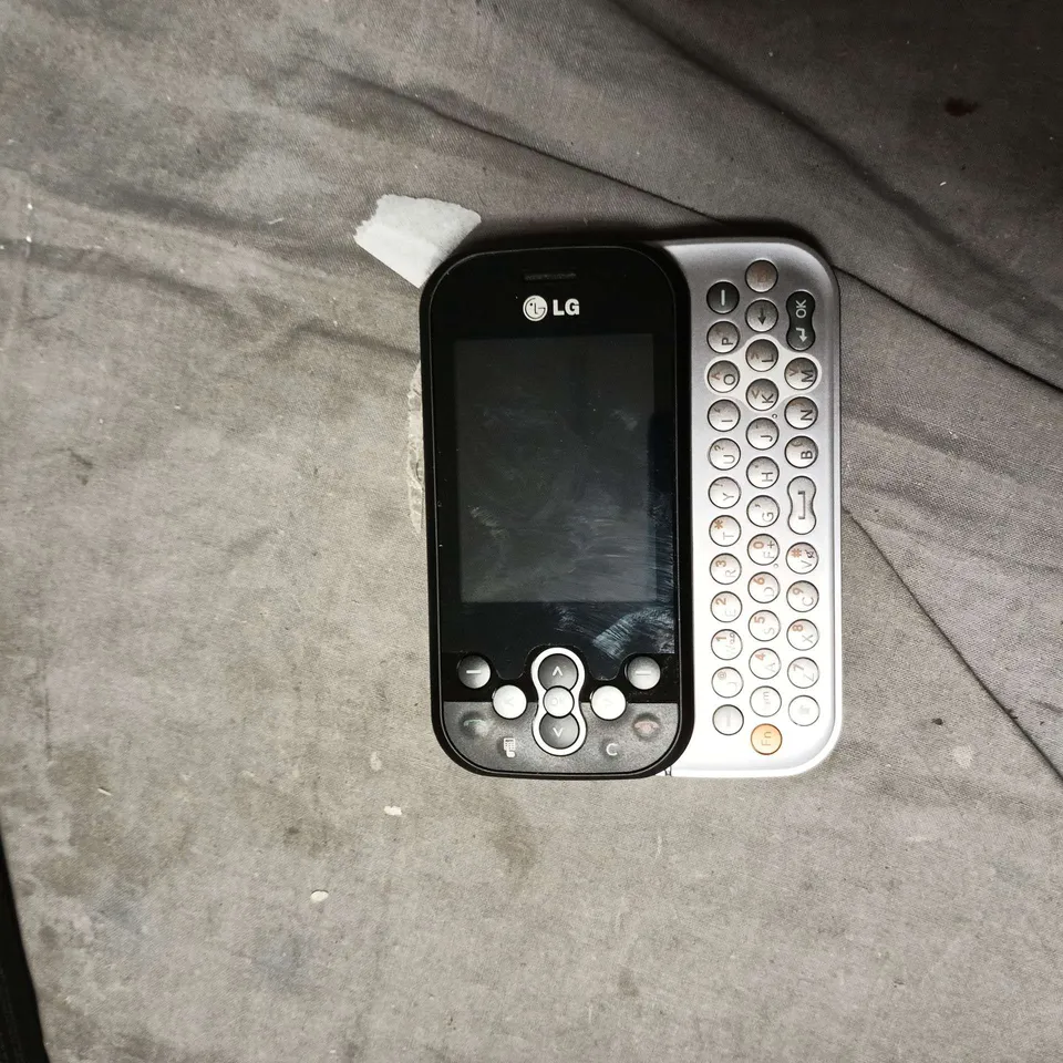 LG KS360 MOBILE PHONE – BLACK WITH SLIDE-OUT QWERTY KEYBOARD