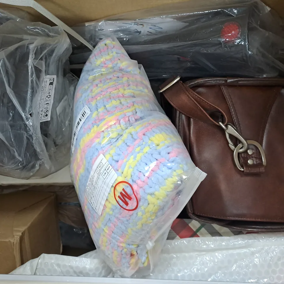 BOX OF APPROXIMATELY 10 ASSORTED HOUSEHOLD ITEMS TO INCLUDE EXPANDER PELLETS, MOTION SENSOR LAMP, ETC - COLLECTION ONLY