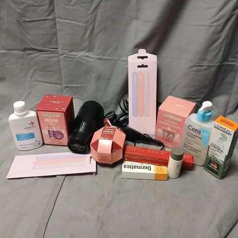 APPROXIMATELY 12 ASSORTED COSMETICS ITEMS TO INCLUDE LOREAL MEN EXPERT DERMA CONTROL, CERAVE SMOOTHING CLEANSER, SOAP&GLORY DAZZLING DUO, ETC