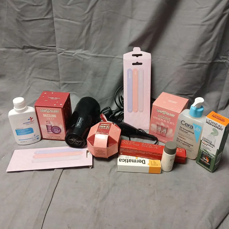 APPROXIMATELY 12 ASSORTED COSMETICS ITEMS TO INCLUDE LOREAL MEN EXPERT DERMA CONTROL, CERAVE SMOOTHING CLEANSER, SOAP&GLORY DAZZLING DUO, ETC