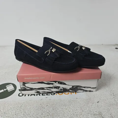 MODA IN PELLE ESSANA NAVY SUEDE MOCCASINS β TASSEL & CHAIN DETAIL, UK 7 (EU 40)