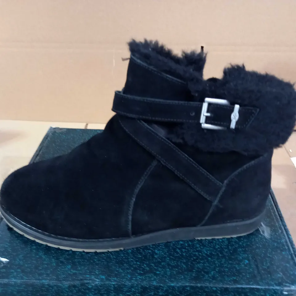 EMU AUSTRALIA FAUX SUEDE BOOTS - BLACK - UK 6