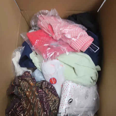 APPROXIMATELY 20 ASSORTED CLOTHING ITEMS IN VARIOUS SIZES, STYLES AND COLOURS