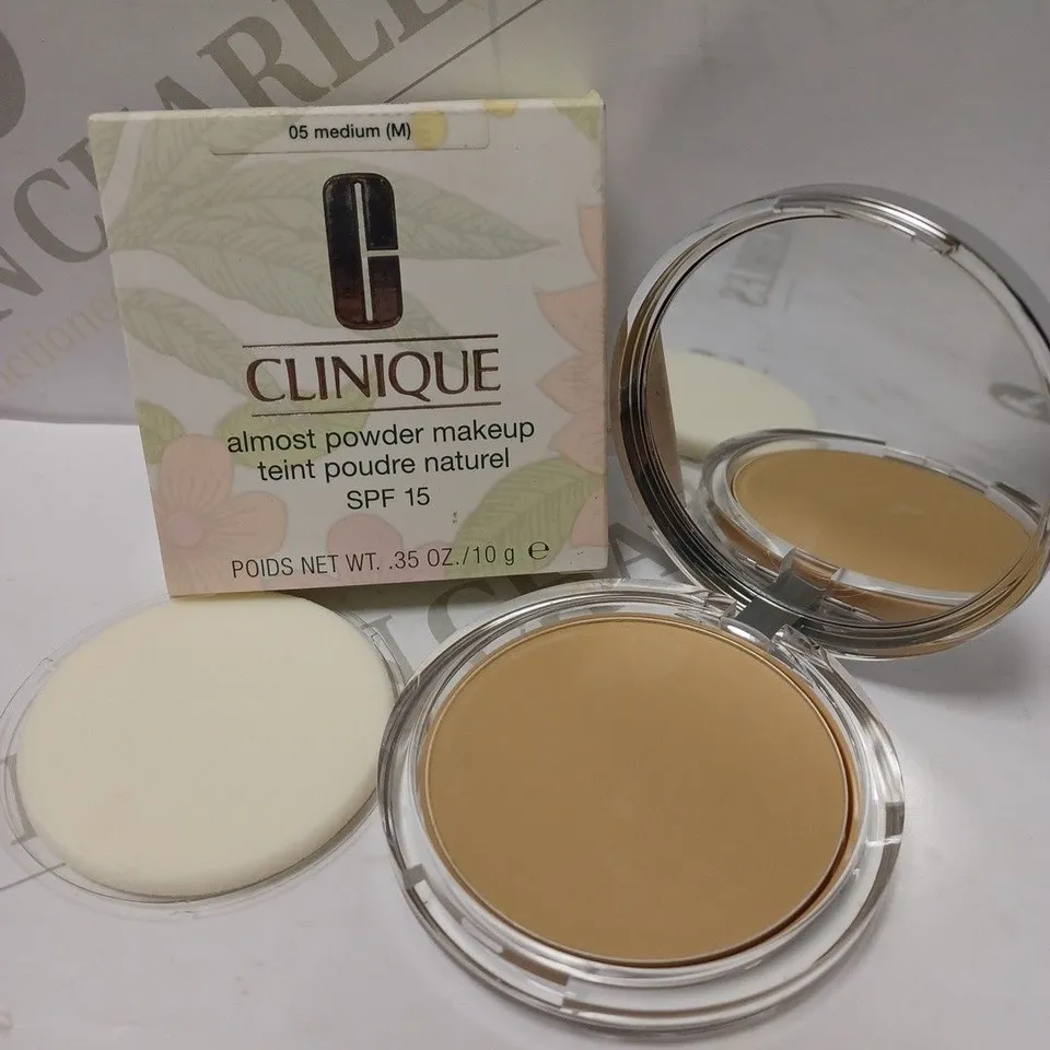 CLINIQUE ALMOST POWDER MAKEUP SPF15 - 05 MEDIUM