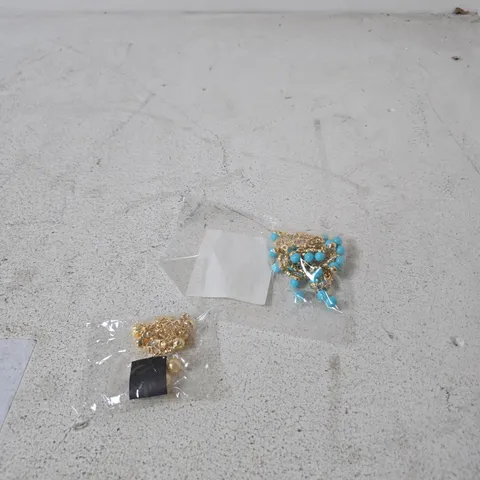 BOX OF APPROXIMATELY 20 ASSORTED ITEMS INCLUDING COSTUME JEWELLRY AND FABULIFT