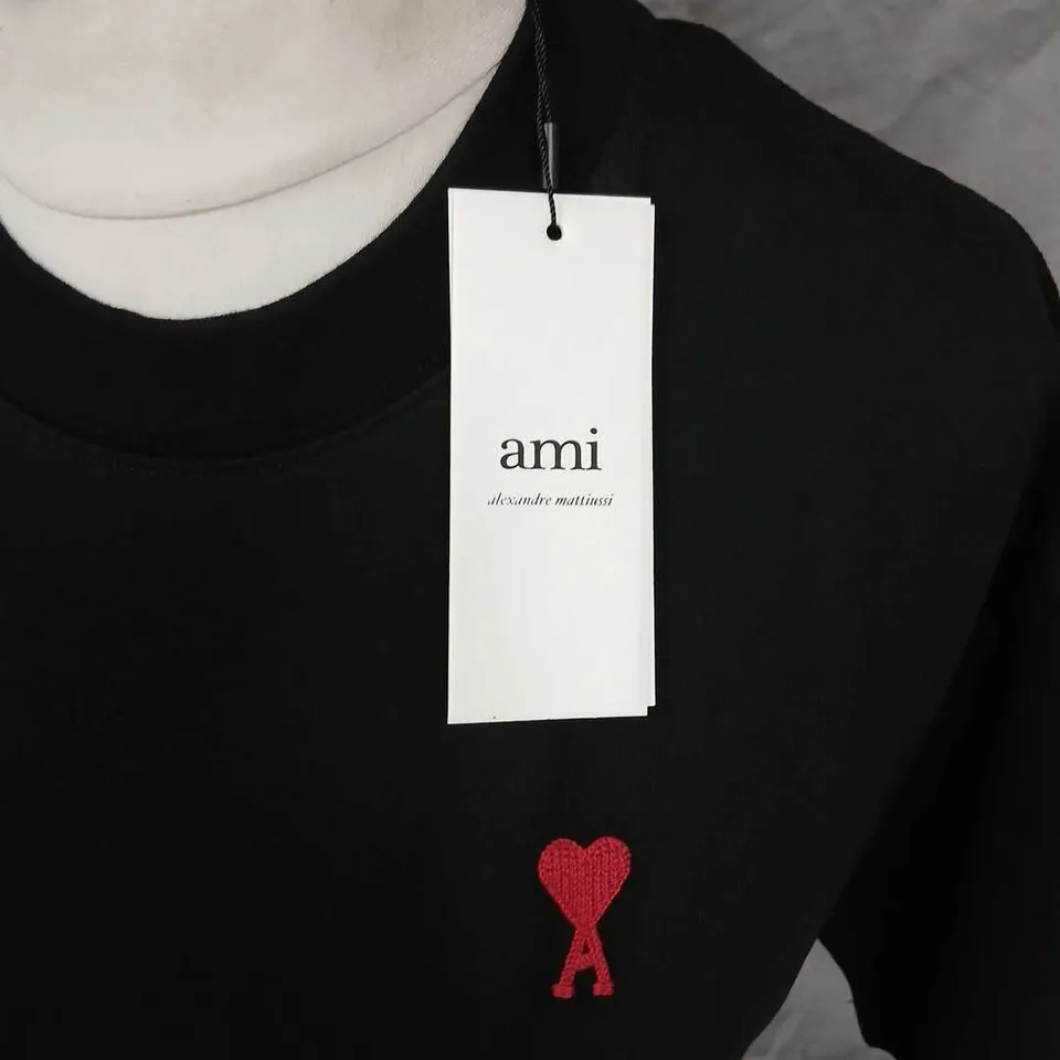 AMI ALEXANDRE MATTIUSSI BLACK T-SHIRT WITH RED HEART LOGO, SIZE S