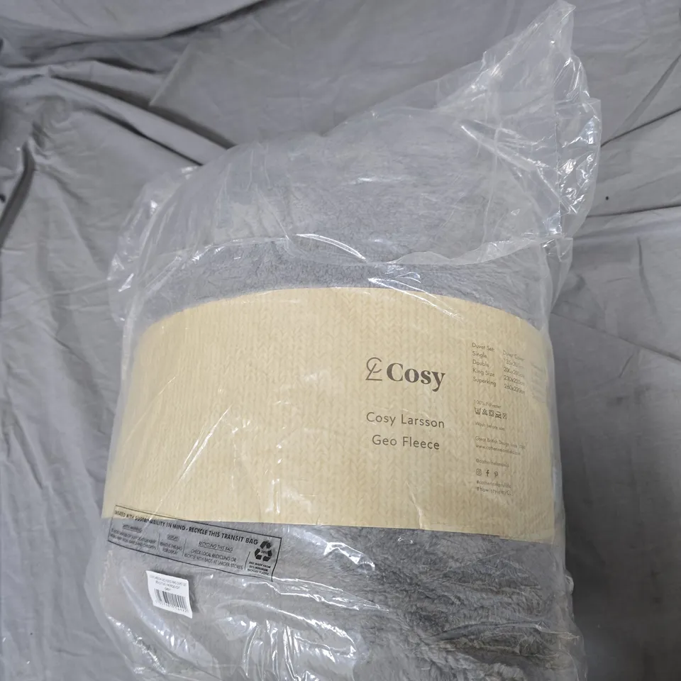 COSY LARSSON GEO FLEECE THROW BLANKET