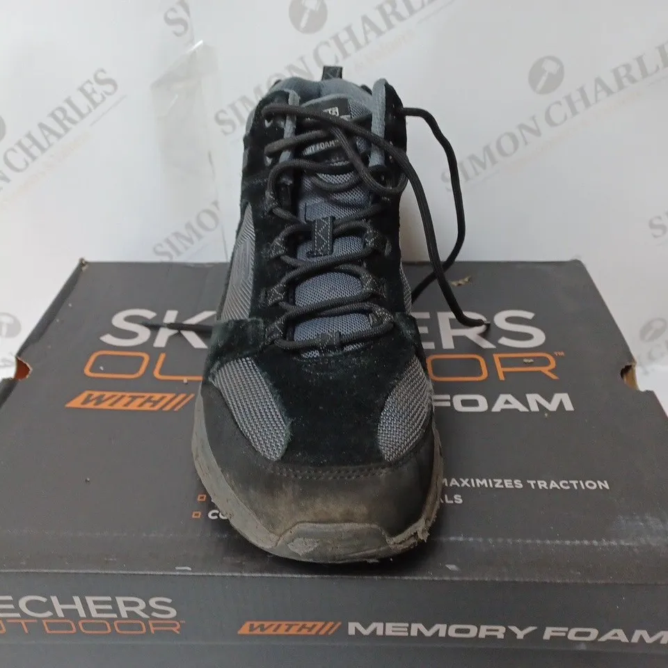 BOXED PAIR OF SKECHERS MEN'S OAK CANYON MID TOP LACE BOOTS BLACK SIZE 8