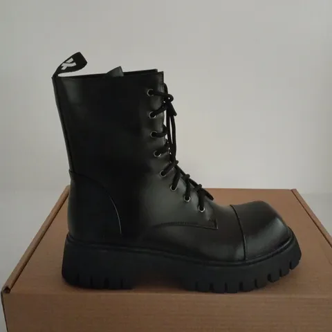 BOXED PAIR OF KOI GIMLI BLACK SQUARE TOE LACE UP BOOTS - SIZE 7
