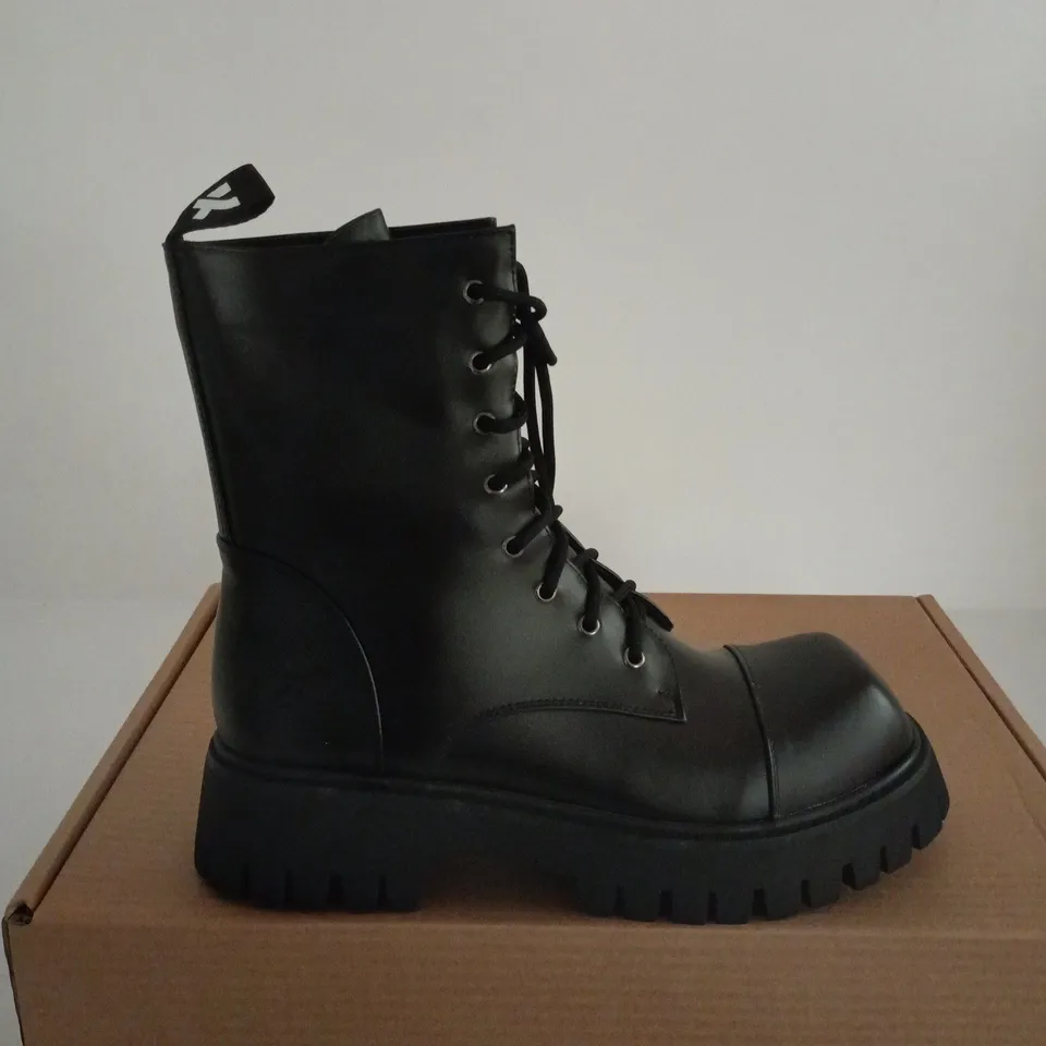 BOXED PAIR OF KOI GIMLI BLACK SQUARE TOE LACE UP BOOTS - SIZE 7