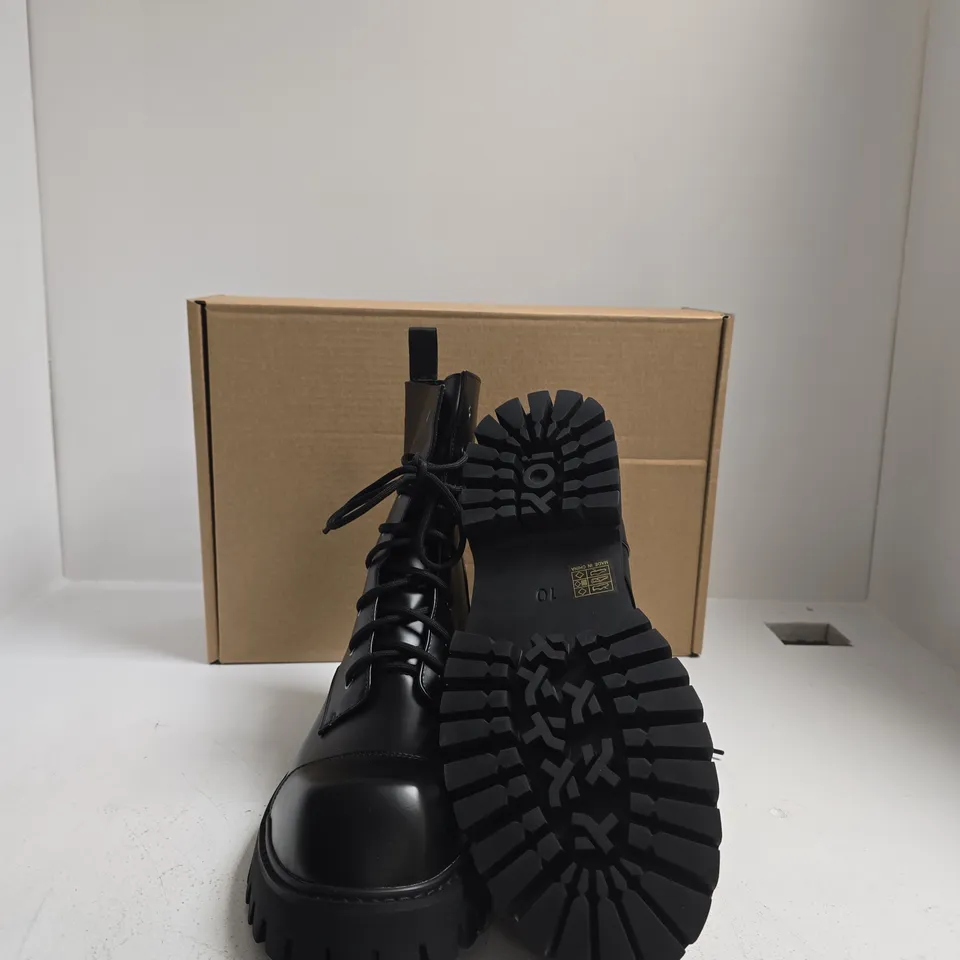 KOI BLACK LEATHER COMBAT BOOT WITH CHUNKY LUG SOLE – EU 40 UK SIZE 10