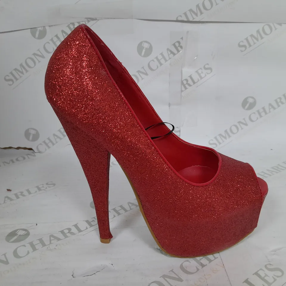 PAIR OF CASANDRA OPEN TOE HIGH HEELS IN RED - SIZE 5
