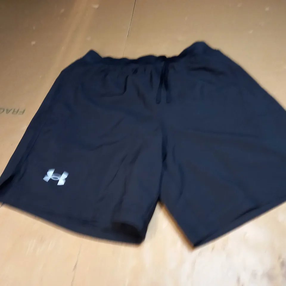 UNDER ARMOUR SHORTS SIZE S