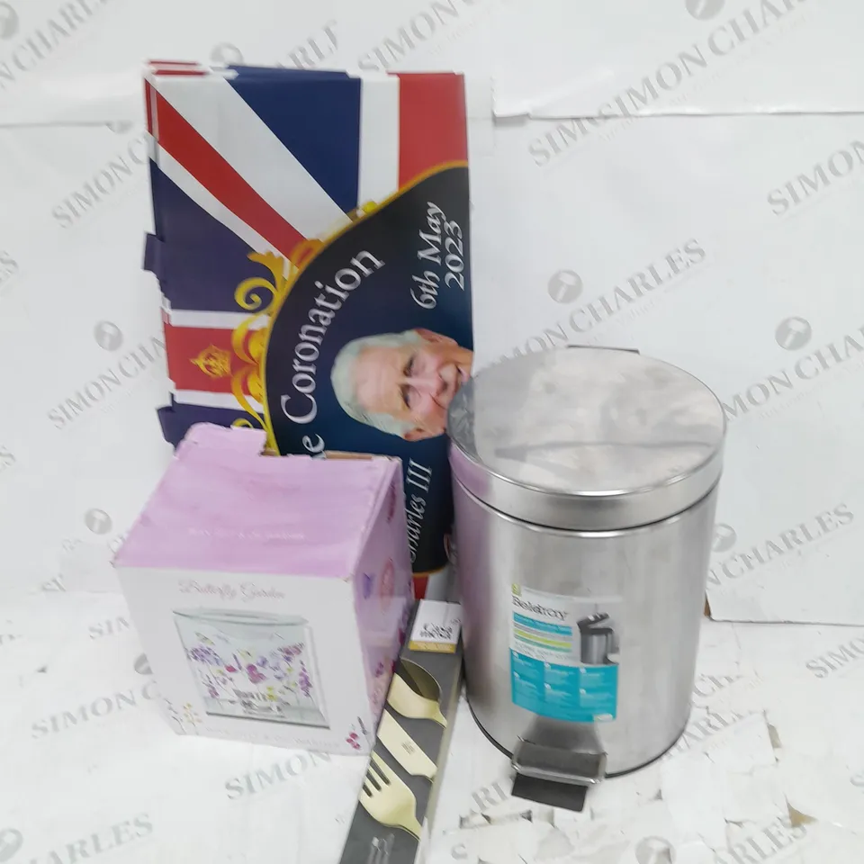 MEDIUM BOX OF ASSORTED ITEMS TO INCLUDE MINI BIN, TABLE SET AND KING CORONATION BAGS