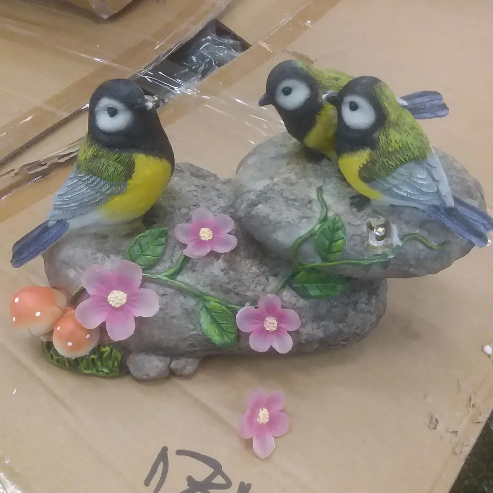 BOXED 3 BIRDS FIGURE WITH SOLAR LIGHT 