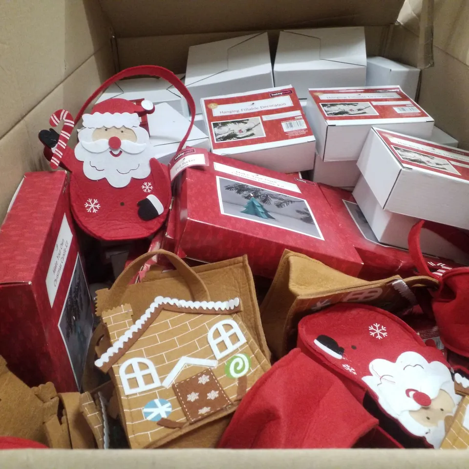 PALLET CONTAINING ASSORTED CHRISTMAS  PRODUCTS & DECORATIONS INCLUDING BOTTLE BRUSH LED TREE, HANGING FILLABLE DECORATION, CHRISTMAS CANDLE KIT & FELT BUCKETS