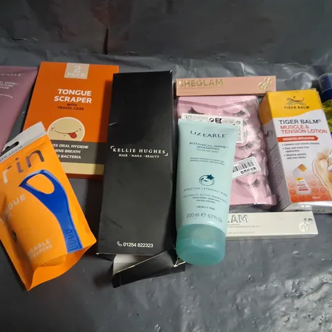 APPROXIMATELY 20 ASSORTED HEALTH AND BEAUTY PRODUCTS TO INCLUDE; TONGUE CLEANER, TIGER BALM, LIZ EARLE AND SHEGLM
