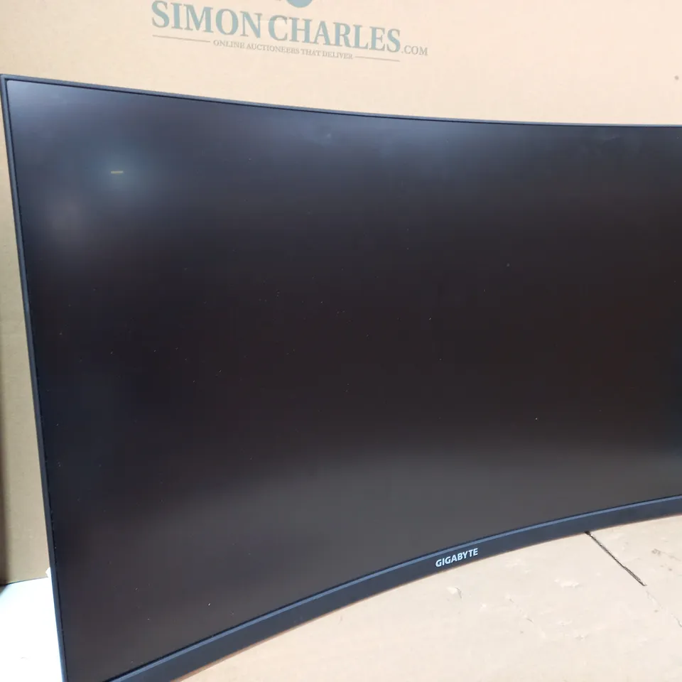 GIGABYTE G32QC CURVED 3‎1.5" VA 1500R QHD (2560X1440) 165HZ 1MS FREESYNC GAMING MONITOR