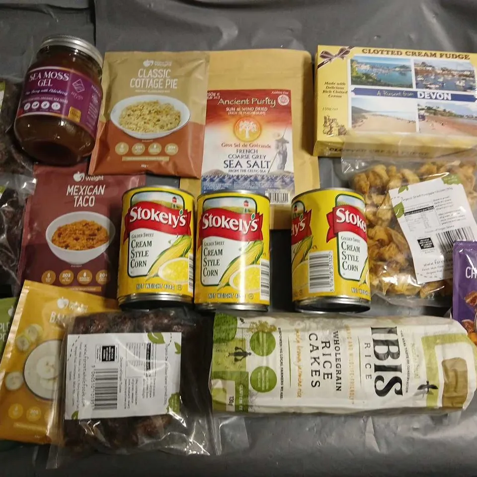 LOT OF 17 ASSORTED FOOD ITEMS TO INCLUDE SEA MOSS GEL, DRIED FRUITS AND CLOTTED CREAM FUDGE