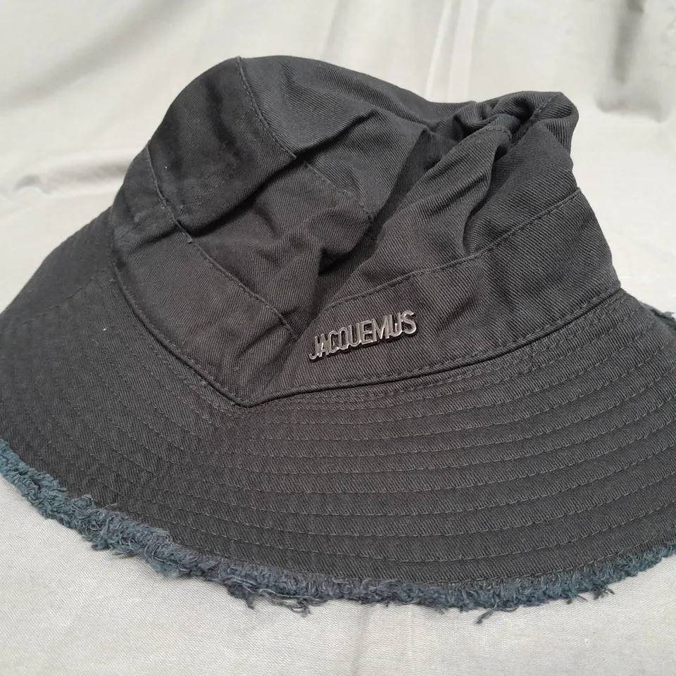 JACQUEMUS BLACK BUCKET HAT 