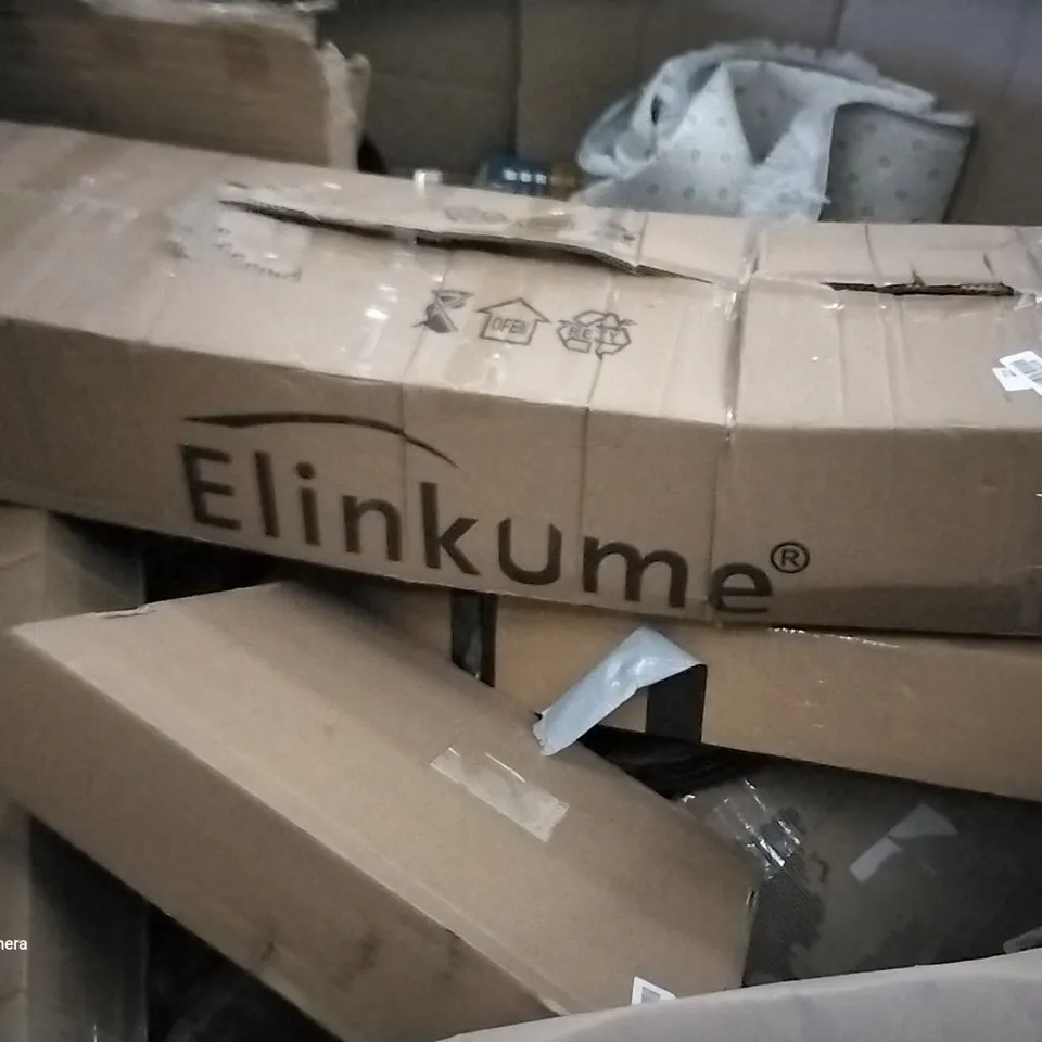 PALLET OF ASSORTED ITEMS INCLUDING SAFETY GATE FOR KIDS, DISH RACK, PORTABLE PHOTO STORAGE, MICROWAVE POPCORN