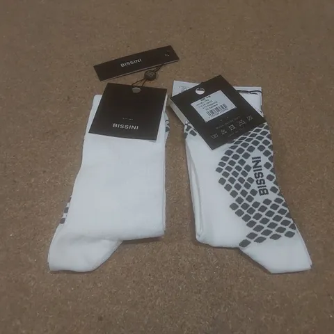 BOX TO CONTAIN A LARGE QUANTITY OF BRAND NEW PAIRS OF BISSINI CYCLING SOCKS - WHITE // SIZE: S-M // 1 PAIR PER PACK