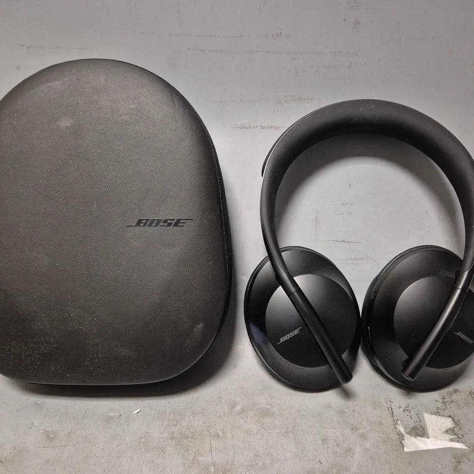 BOSE NOISE CANCELLING HEADPHONES 