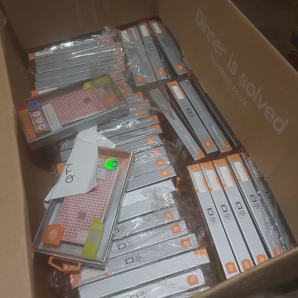 BOX OF APPROX 43 X BRAND NEW TACTUS SMOOTCH PHONE CASES FOR THE IPHONE 7