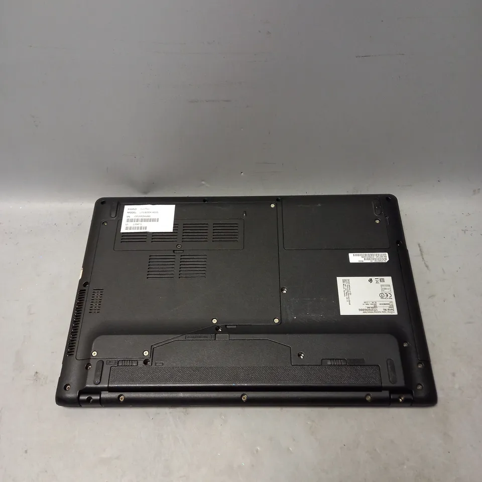 FUJITSU LIFEBOOK A555 LAPTOP IN BLACK