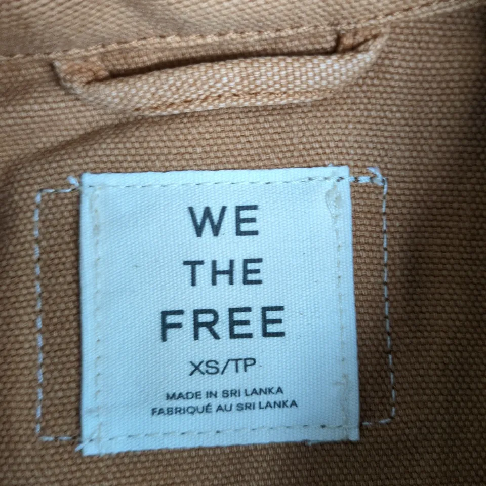 WE THE FREE SHIRT – XS, TAN WITH BROWN COLLAR
