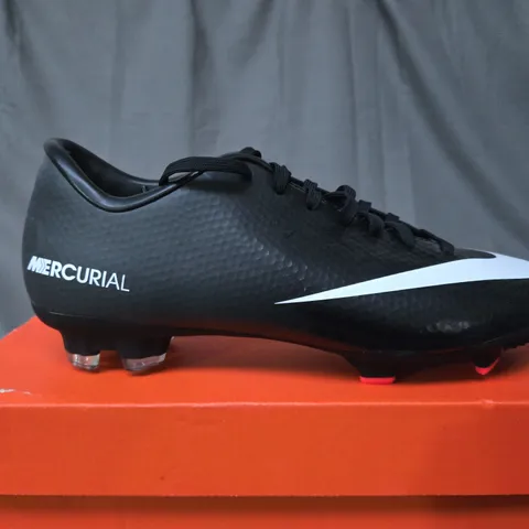 BOXED NIKE MERCURIAL VICTORY IV TG FOOTBALL BOOTS - UK 6