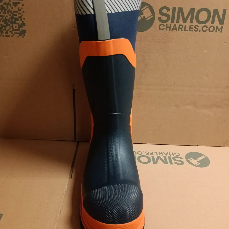 BOXED PAIR OF ROCKFALL SAFETY WELLINGTON BOOTS IN NAVY/ORANGE SIZE UK 9
