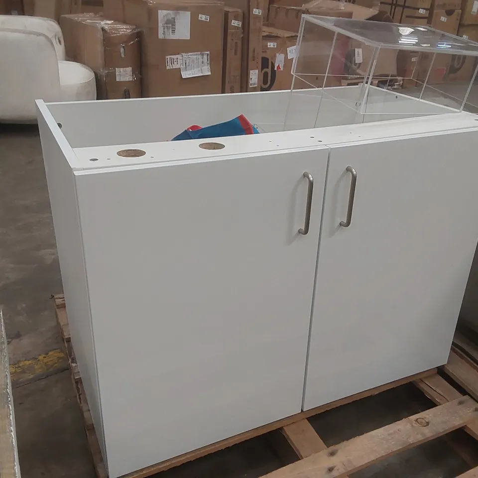 PALLET CONTAINING A VERY LARGE QUANTITY OF ASSORTED BAKERY ITEMS INCLUDING: SINK PARTS, CABINET, DISPLAY BOXES ECT