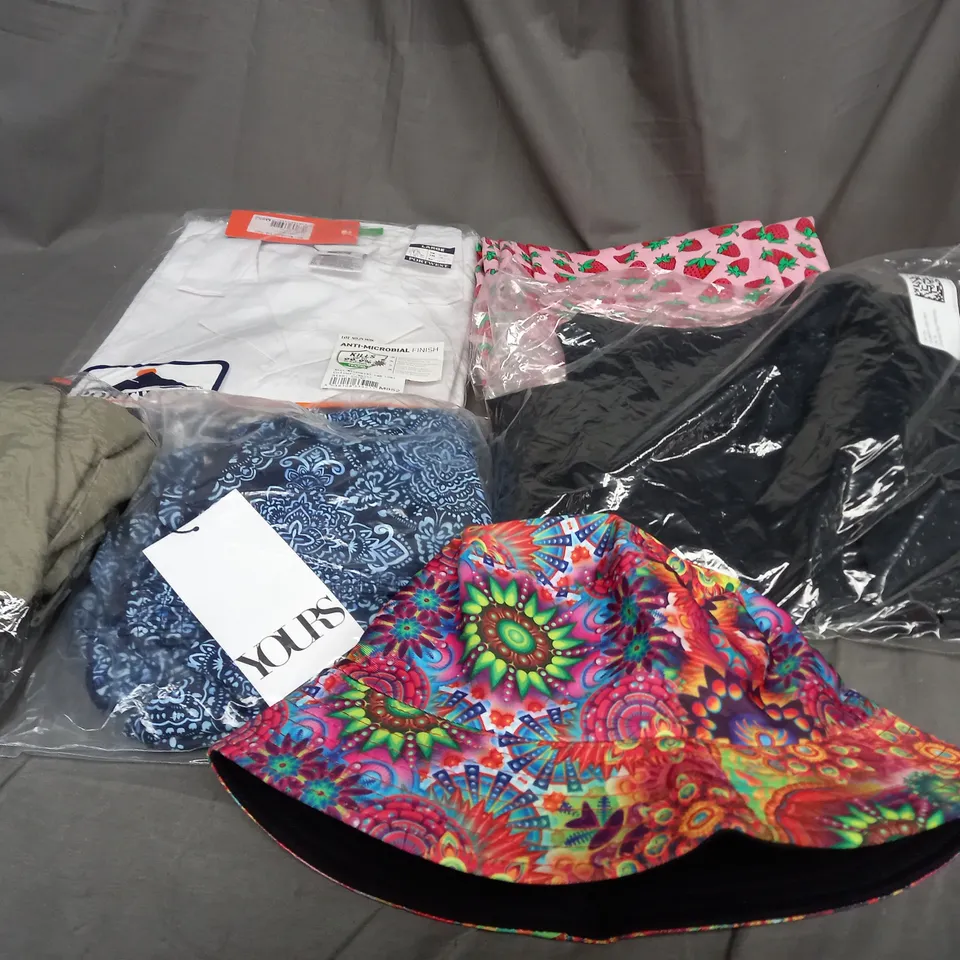 LARGE QAUNTIITY OF ASSORTED CLOTHING ITEMS TO INCLUDE SKIRTS, T-SHIRTS AND DRESSES
